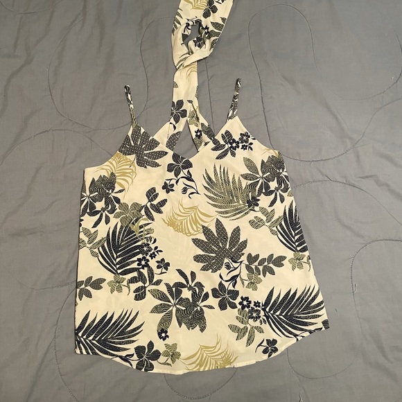 💐 3/ $15 Floral/ Leaves Top with Tie Back - Picture 5 of 9